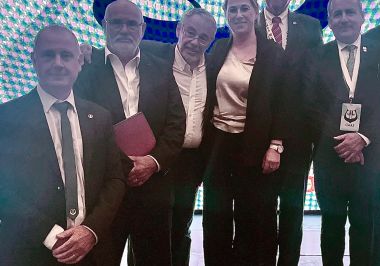 les 4 élus ou nommés à la direction de la CMAS accompagnés au centre d’Anna la présidente et de Kevin le secrétaire général réélu.