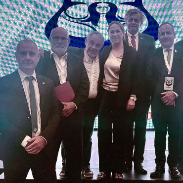 les 4 élus ou nommés à la direction de la CMAS accompagnés au centre d’Anna la présidente et de Kevin le secrétaire général réélu.