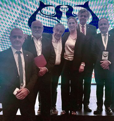 les 4 élus ou nommés à la direction de la CMAS accompagnés au centre d’Anna la présidente et de Kevin le secrétaire général réélu.